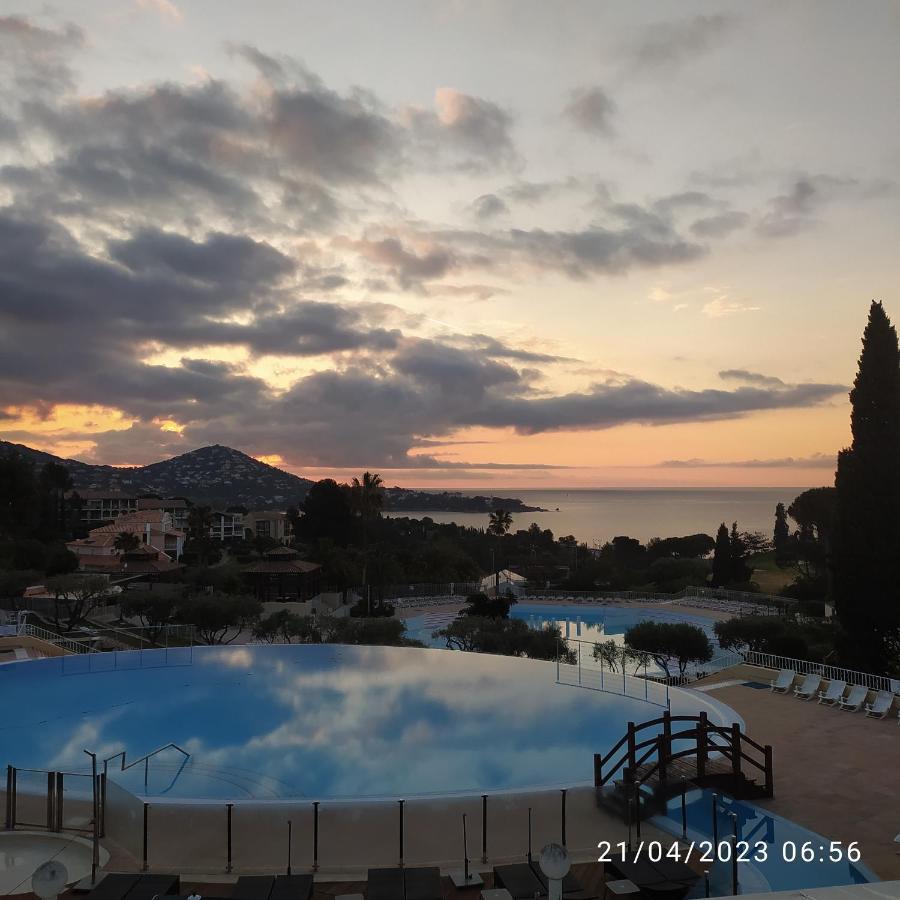 Studio 4P Vue Mer Calme Cap Esterel Saint-Raphaël Exterior foto